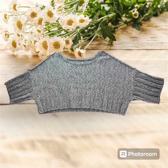 Free People Women's Medium Gray & White Oversized Boxy Cropped Sweater Comfort - Picture 2 of 8